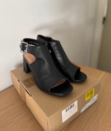 Black wide fit sandals (size 40)  beschikbaar voor biedingen