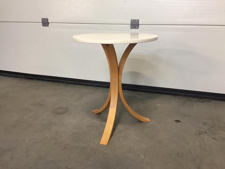 (102) Mooie bijzettafel witte kleur, Huis en Inrichting, Tafels | Bijzettafels, Zo goed als nieuw, Ophalen