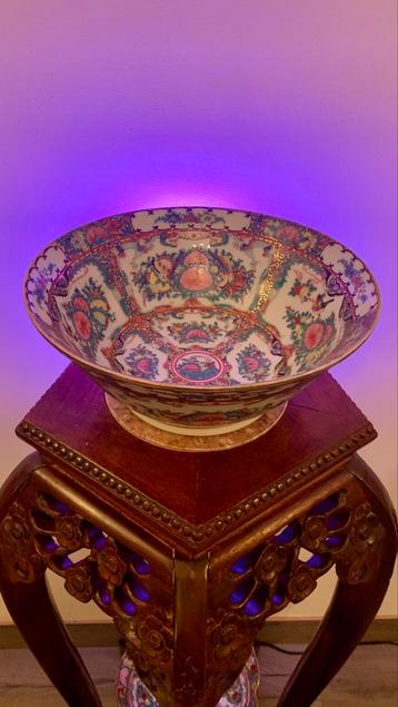NICELY CHINESE VINTAGE & ANTIQUE “FAMILY ROSE MEDAILLON” beschikbaar voor biedingen