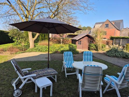 tuinset (tafel + 4 stoelen + ligbed + bijzettafel + parasol), Tuin en Terras, Tuintafels, Gebruikt, Ovaal, Kunststof, Ophalen