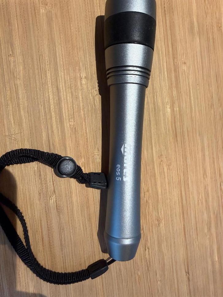 Lampe plongée Mares EOS 5 Neuve, Sports nautiques & Bateaux, Plongée, Comme neuf, Lampe de plongée, Enlèvement