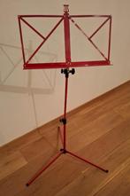 Muziekstandaard rood, Muziek en Instrumenten, Standaarden, Ophalen, Zo goed als nieuw, Muziekstandaard