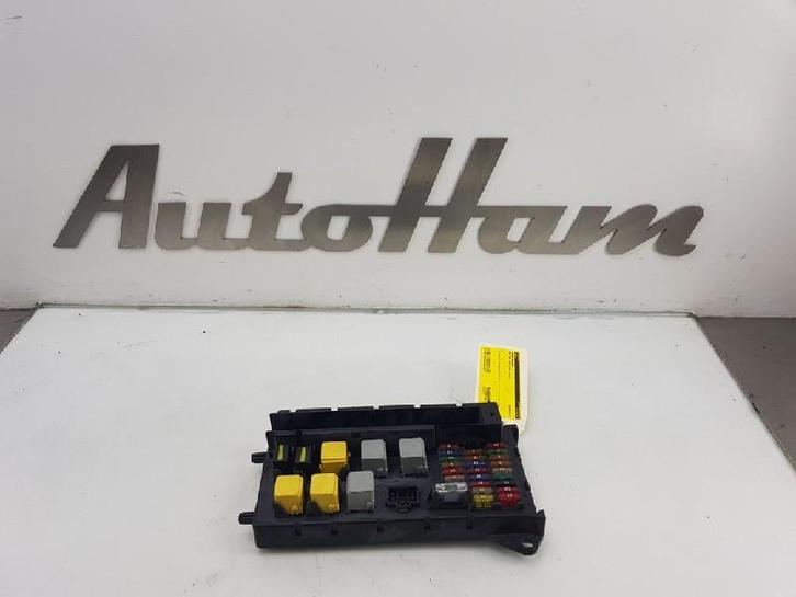 ZEKERINGKAST Volkswagen Crafter (01-2011/12-2016), Auto-onderdelen, Elektronica en Kabels, Volkswagen, Gebruikt