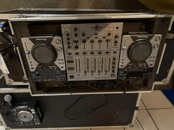 pioneer 2*cdj400 en djm600 in flightcase beschikbaar voor biedingen