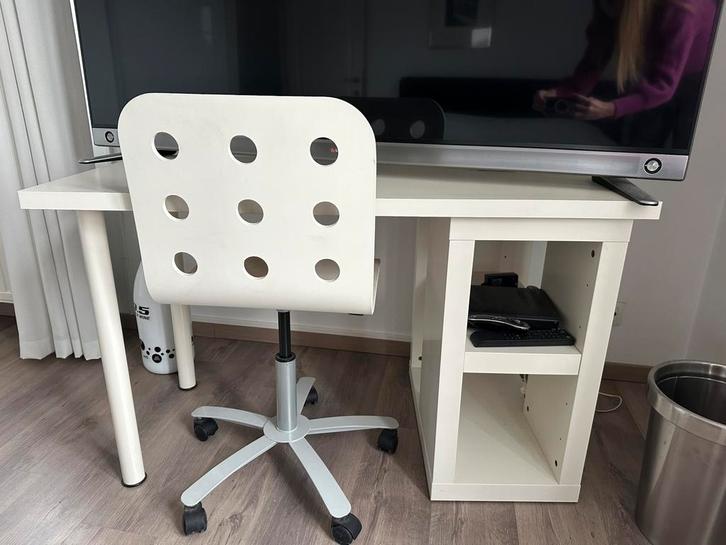 Bureau en bureaustoel hout, creme, Ikea, heel goed, Huis en Inrichting, Bureaus, Zo goed als nieuw, In hoogte verstelbaar, Ophalen