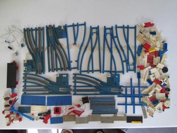 Lot zolder Lego met treinwissels en onderdelen,  beschikbaar voor biedingen