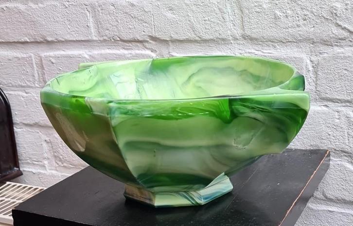 vase marbré blanc vert art déco, verre pressé, Antiquités & Art, Antiquités | Verre & Cristal, Enlèvement ou Envoi