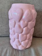 Mooie lichtroze vaas met reliëf van hartjes., Ophalen, Zo goed als nieuw