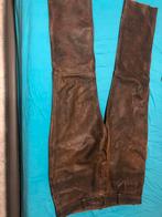 Lederen broek, Ophalen