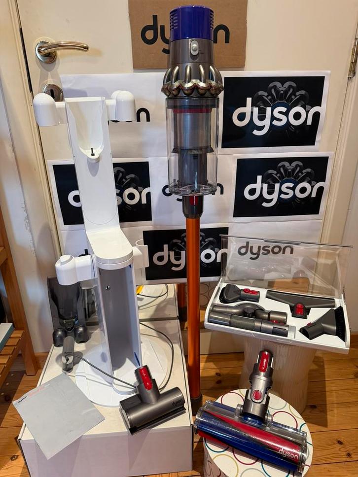 Dyson V10 absolute en parfait état avec ses accessoires, Elektronische apparatuur, Stofzuigers, Zo goed als nieuw, Stofzuiger