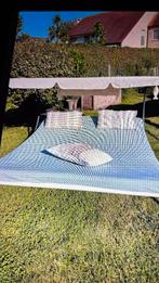 Tuinbed van metaal en wit canvas met baldakijn., Tuin en Terras, Ophalen, Zo goed als nieuw