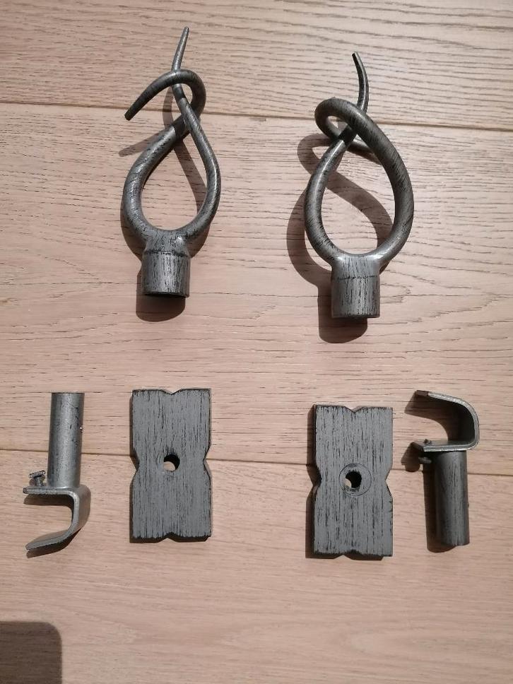 Barre à rideau et fixation en métal gris, Maison & Meubles, Ameublement | Rideaux & Stores à lamelles, Comme neuf, 150 à 200 cm