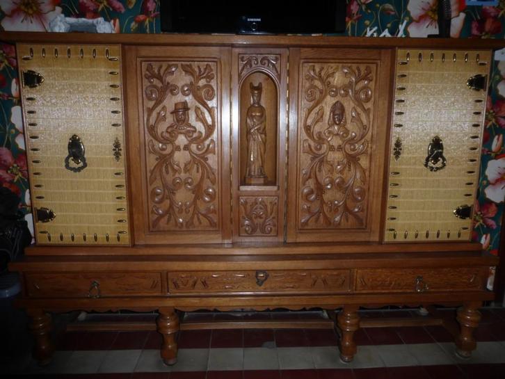 2 prachtige eikenhouten meubels, uitgesneden patronen, Antiek en Kunst, Antiek | Meubels | Kasten, Ophalen