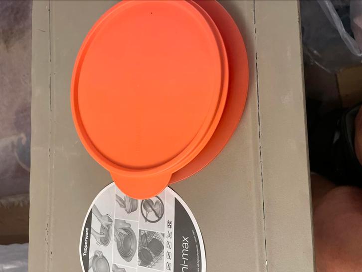 Tupperware Mini-max 700 ml, Maison & Meubles, Cuisine| Tupperware, Neuf, Récipient ou Bol, Rouge, Enlèvement ou Envoi