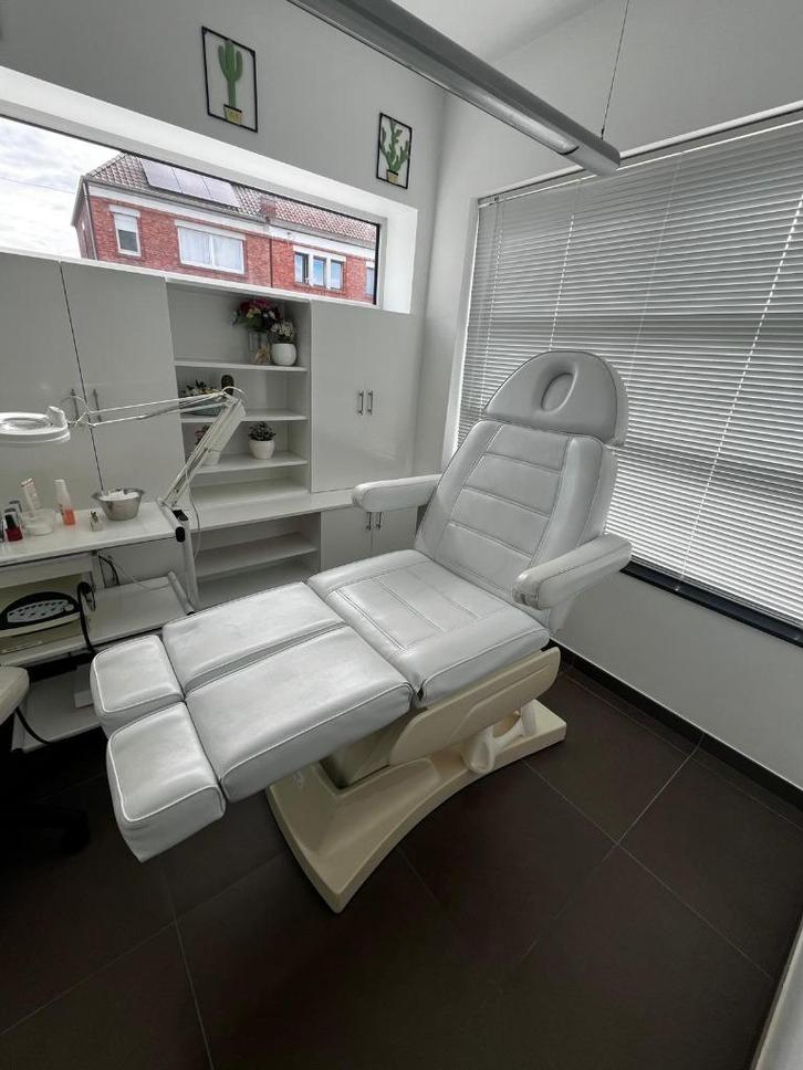 Schoonheidsspecialist stoel, Sport en Fitness, Massageproducten, Gebruikt, Massagetafel, Ophalen