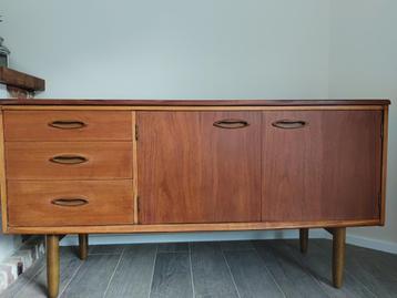 Vintage Dressoir Jaren 60 beschikbaar voor biedingen