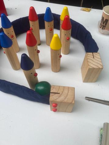 houten kegelspelletje beschikbaar voor biedingen