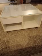 Moderne witte salontafel 90cmx90cm met glas., Huis en Inrichting, Ophalen, Zo goed als nieuw, Glas