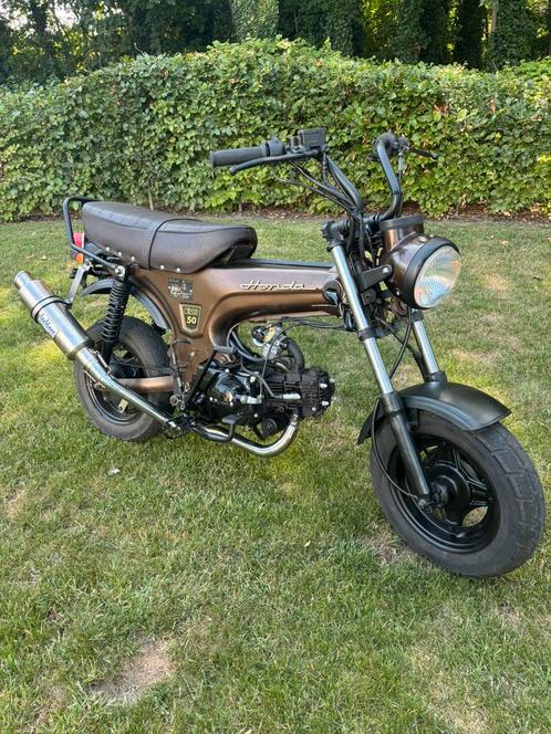 B klasse dax met papieren, Fietsen en Brommers, Brommers | Honda, Zo goed als nieuw, Ophalen