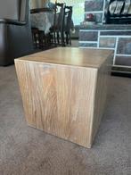 Stijlvolle houten bijzettafel – massief blokdesign, Ophalen, Minder dan 45 cm, Minder dan 55 cm, Vierkant