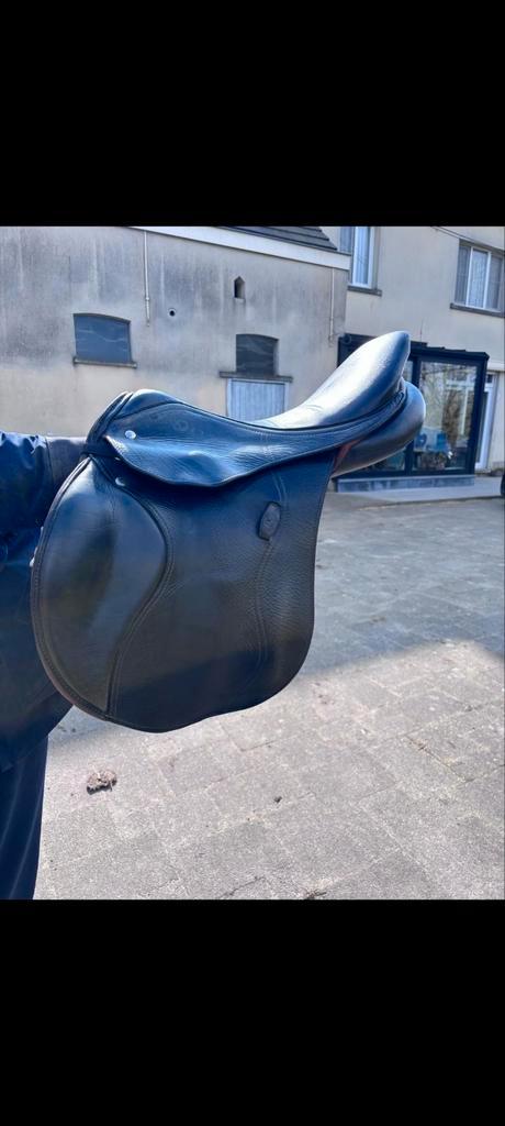 Springzadel te koop, Dieren en Toebehoren, Paarden en Pony's | Zadels, Zo goed als nieuw, Springen, Ophalen of Verzenden