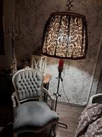 Lampadaire baroque, Enlèvement