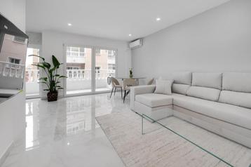 Gerenoveerd zuid gericht appartement/ strand in Torrevieja.. beschikbaar voor biedingen