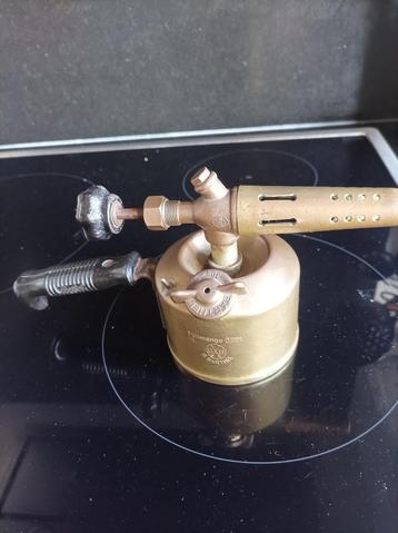 Vintage petroleum/benzine soldeerbout beschikbaar voor biedingen