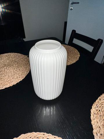 IKEA STILREN witte vaas + kunstmatige eucalyptus beschikbaar voor biedingen