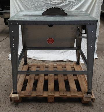 oude zaagtafel beschikbaar voor biedingen