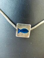 zilverkleurige metalen halsketting collier met visje, Overige materialen, Blauw, Gebruikt, Ophalen of Verzenden