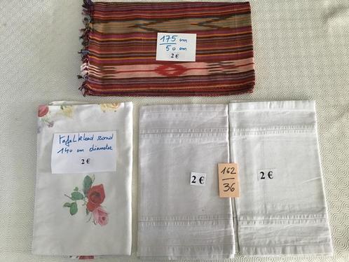 8 mooie tafelkleedjes aan 2 euro per stuk, Huis en Inrichting, Tafelkleden, Zo goed als nieuw, Ophalen of Verzenden