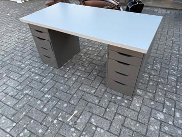 Bureau  beschikbaar voor biedingen