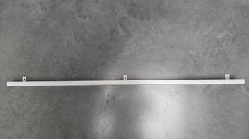 Wit metalen wandplank  beschikbaar voor biedingen