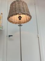 Vloerlamp met rieten kap, Huis en Inrichting, Lampen | Vloerlampen, Ophalen, Metaal, 150 tot 200 cm, Landelijk
