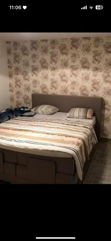 Elektrische 2 persoonsbed boxspring 160x200  beschikbaar voor biedingen