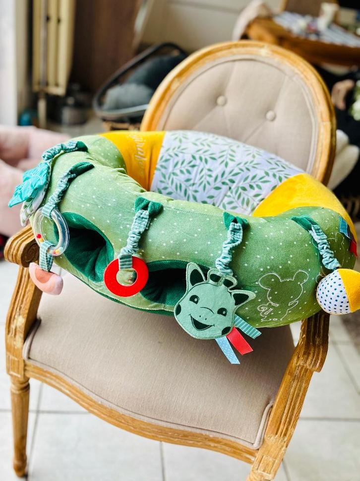 Coussin Sophie la girafe, Enfants & Bébés, Jouets | Jouets de bébé, Comme neuf, Baby Gym, Enlèvement