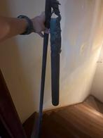 Antieke houten klepel handgraandorser, Ophalen