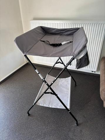 Opvouwbare baby verschoontafel te koop beschikbaar voor biedingen
