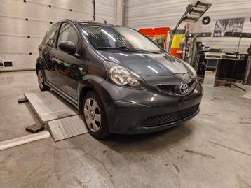 TOYOTA AYGO BENZINE.106 000 KM beschikbaar voor biedingen