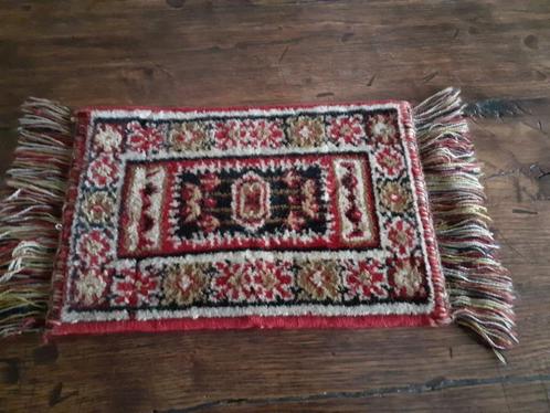 Diverse Oosterse tapijtjes voor op kast of bijzettafel, Antiek en Kunst, Antiek | Tapijten, Tafelkleden en Textiel, Ophalen of Verzenden