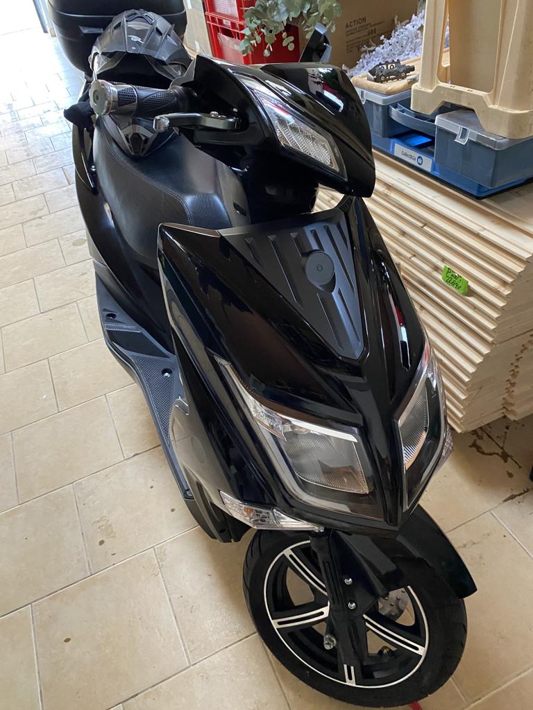 Elektrische scooter Sunra hawk, Fietsen en Brommers, Brommeronderdelen | Scooters, Zo goed als nieuw, Overige merken, Ophalen