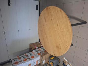 Keuken tafel beschikbaar voor biedingen