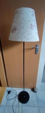 Lampe sur pied en métal noir avec abat-jour fleuri, Ophalen, Gebruikt, Metaal, 150 tot 200 cm