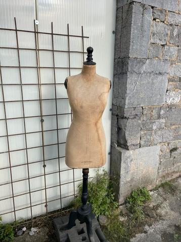 Franse Antieke paspop beschikbaar voor biedingen