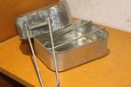 GB WW2 paar eetketels gedateerd 1943, Verzenden, Landmacht, Kleding of Schoenen