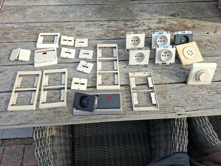 Prises et interrupteurs Niko., Bricolage & Construction, Électricité & Câbles, Utilisé, Interrupteur, Interrupteur, Enlèvement ou Envoi