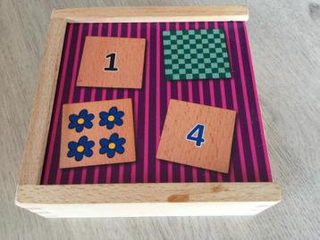 Houten doos met houten puzzelstukken om te leren tellen beschikbaar voor biedingen