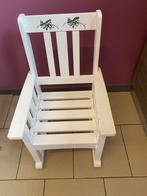 Petite chaise en bois, Enfants & Bébés, Chambre d'enfant | Tables & Chaises, Comme neuf