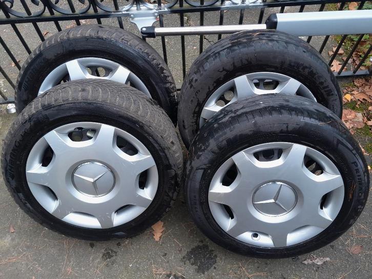 4 roues Mercedes 16' 205/55 R16, Autos : Pièces & Accessoires, Pneus & Jantes, Pneus et Jantes, Pneus hiver, 16 pouces, 205 mm